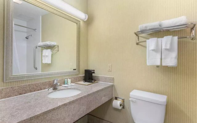 Quality Inn & Suites Oceanside near Camp Pendleton