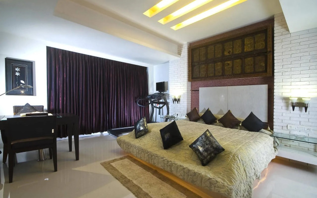 Peninsula Grand Hotel