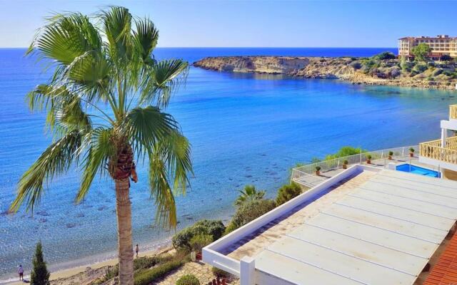 House With 2 Bedrooms in Peyia, With Wonderful sea View, Enclosed Gard