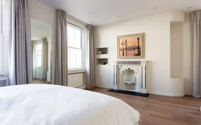 Spectacular 4 Bed House, Pimlico