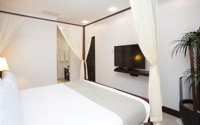 Pueblito Escondido by Playa Moments