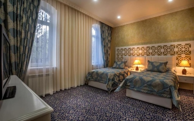 Seven Gates Hotel