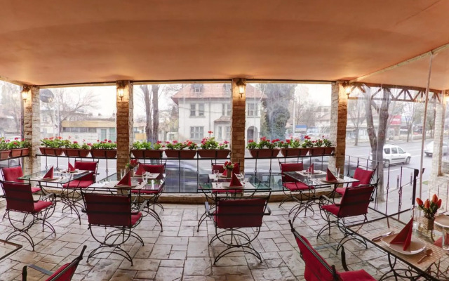 Hotel Avis