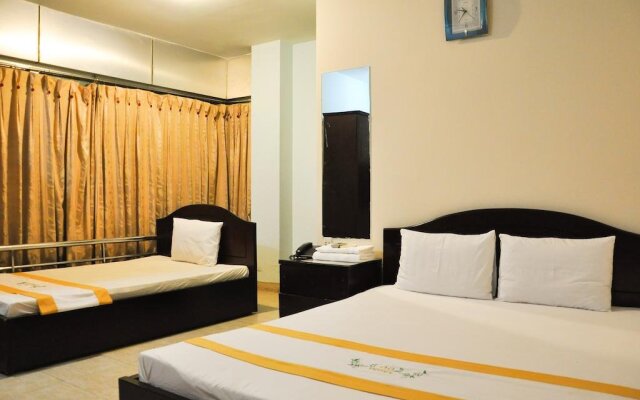 Navi Hotel Etown