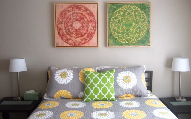 Loya's Little House Bed & Breakfast