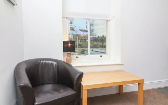 6 Searock Apartments