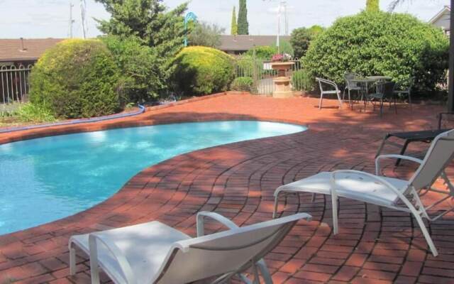 Bristol Hill Motor Inn