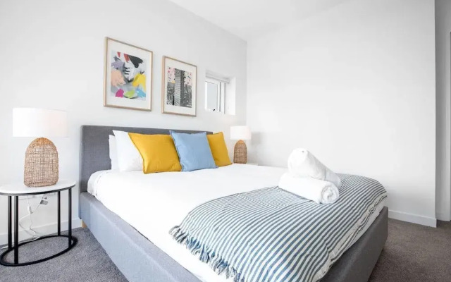 Wow Southport Apartment Near Light Rail Station