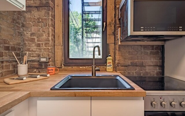 Beautiful Cozy 2-storey Apartment In the of Downtown MTL