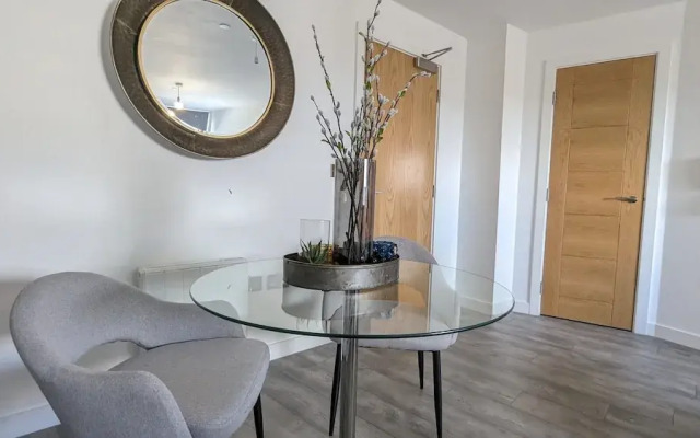 Modern 1 Bed Apt - 15 Mins to Solihull Centre