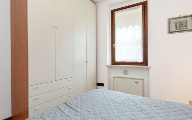 Vibrant Holiday Home in Lazise with Swimming Pool near 2 Lakes