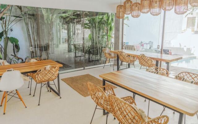 The Green Room Canggu - Hostel