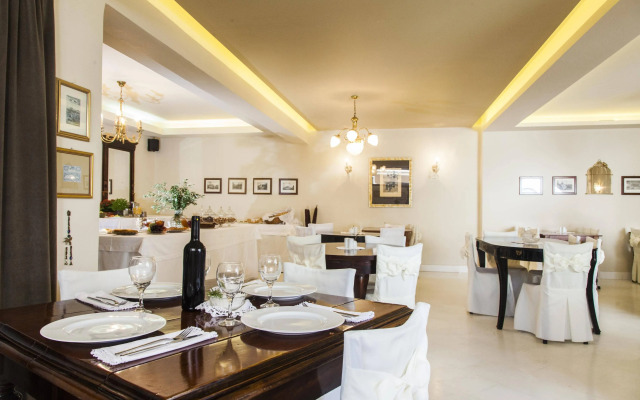 Nami Hotel & Suites