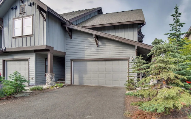 Cozy Ronald Retreat w/ Community Amenities!