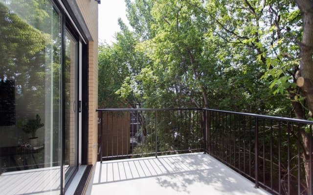 Stunning Split Level 3 BR Little Italy Apartment