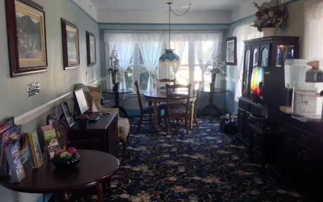 Studio 9 Hotel Catalina