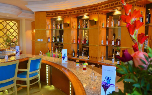 Royal Garden Palace (Families and Couples)