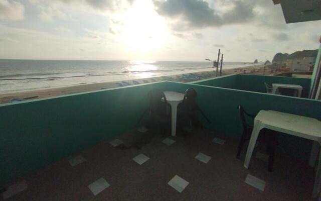 The Lookout Beach Hotel