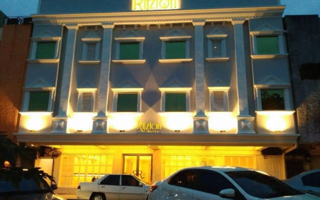 Ritzton Hotel
