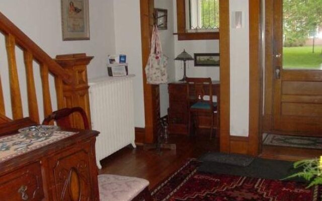 Spillett House B & B