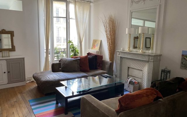 Amazing 2Br Flat Near Passy Village