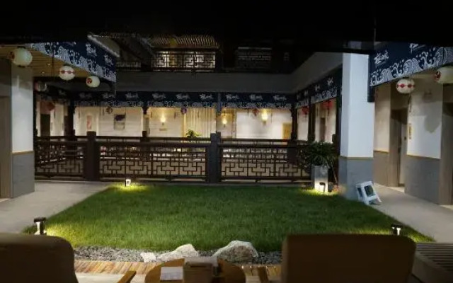 Maitreya Chizhiquan Hot Spring Hotel (Maitreya Honghe Water Township)