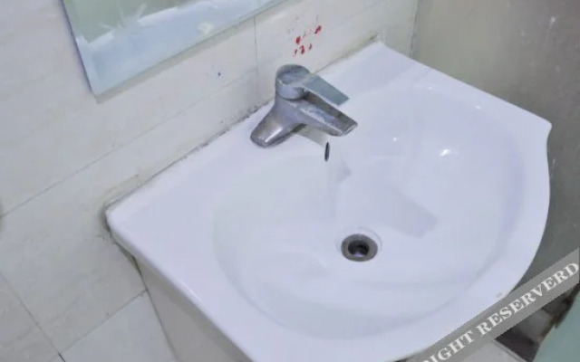 Xigang Business Hotel