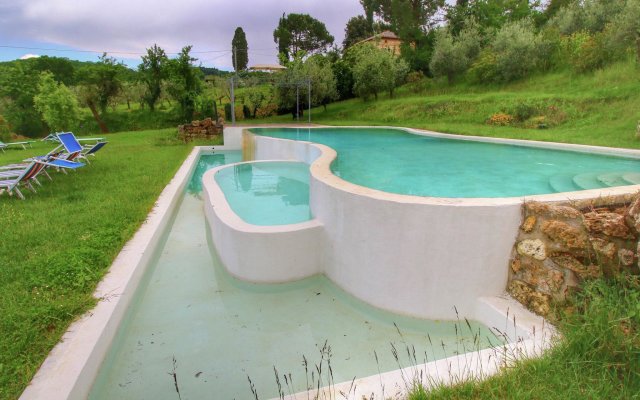Rustic Villa with Private Pool near Montepulciano