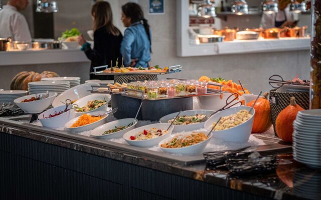 Golden Tulip Lyon Ouest Techlid Hotel & Spa