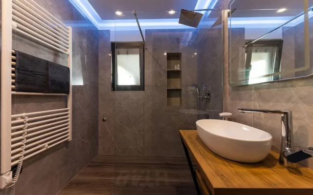 Orange Apartment - Okrug Gornji Seaside Retreat