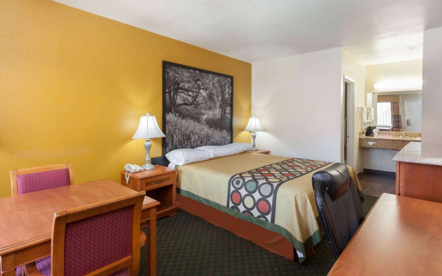 Super 8 by Wyndham Bakersfield South CA