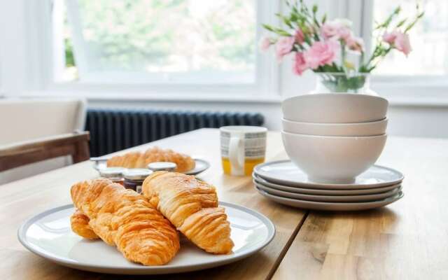 Spacious 2BR flat in Dalston!