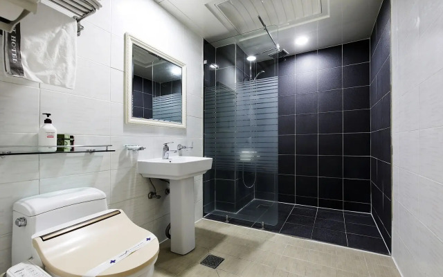 White Tourist Hotel