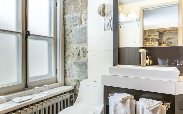 Hotel Louisbourg