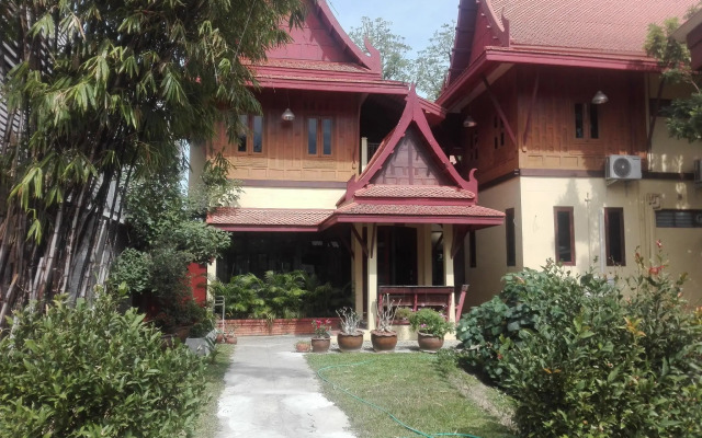 Luang Chumni Village