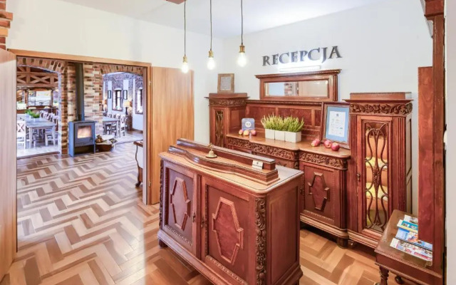 Folwark Białych Bocianów