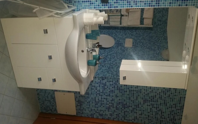 Comfortable Attic With Parking Space in the Town of Chiavari Num001