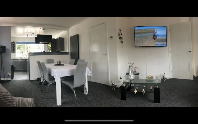 Limegrove, Comfortable Three Bedroom House