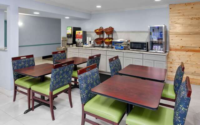 Days Inn & Suites by Wyndham Siler City