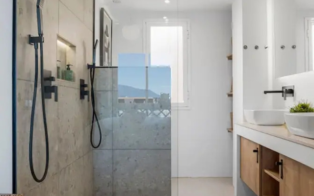 Sunny Getaway With Pool in Marbella - Ref M54