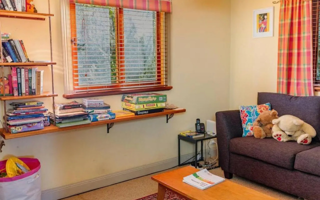 The Black Cockatoo - Secret Garden Mountains Home