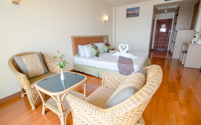 New Travel Beach Resort