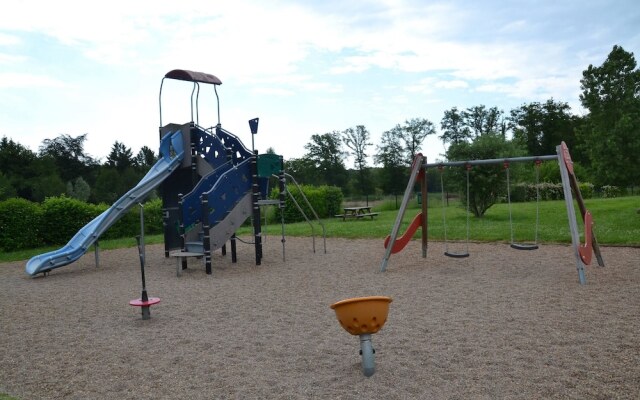 Bungalow With 2 Bedrooms in Onzain, With Terrace