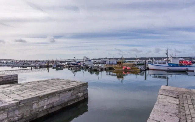 Starboard - Spacious Two-bedroom Apartment