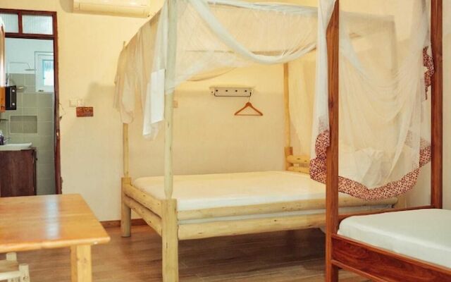 Yellow Card Apartment & Bungalow