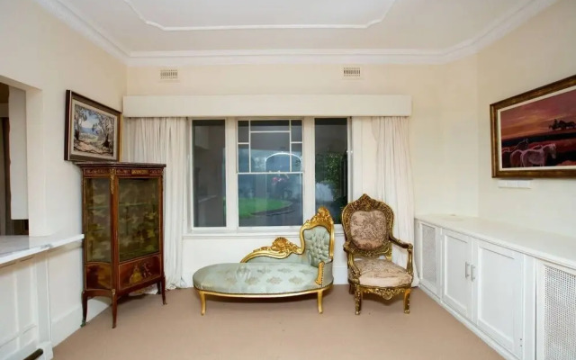 Classic 5 Beds Mt Dandenong Resort