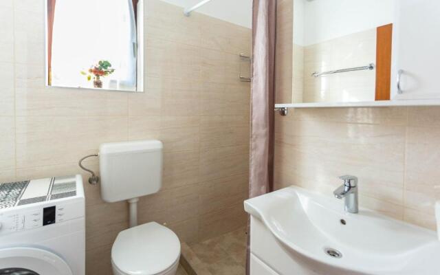 Milka - in Center & Close to the sea - H