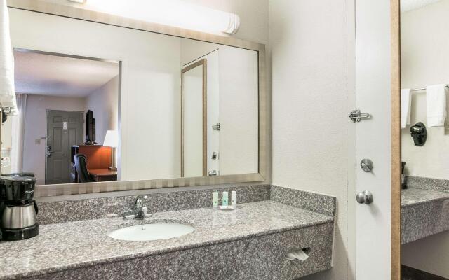 Quality Inn & Suites near Lake Eufaula