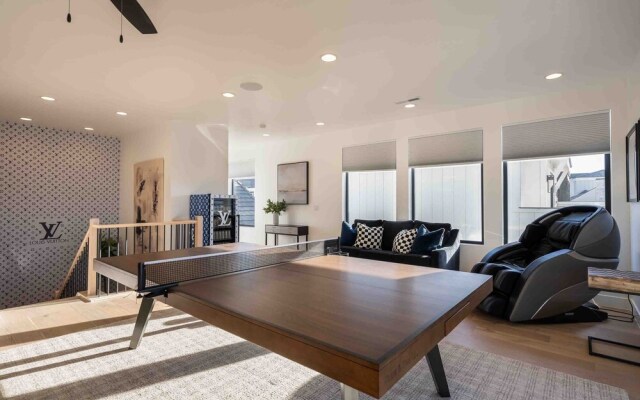 Designer Digs 9 Bedroom Home