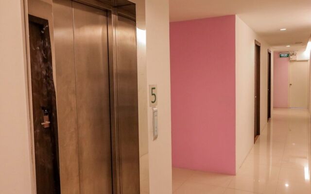 Nida Rooms Saladaeng 130 Silom Walk